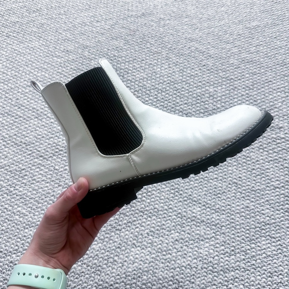 Women’s White Stylish Boots